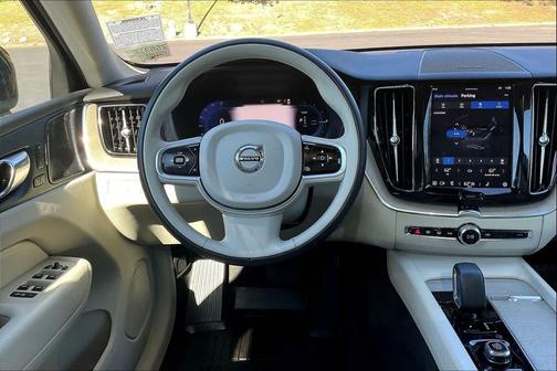 2023 Volvo XC60 Recharge Plug-In Hybrid T8 Plus Bright Theme