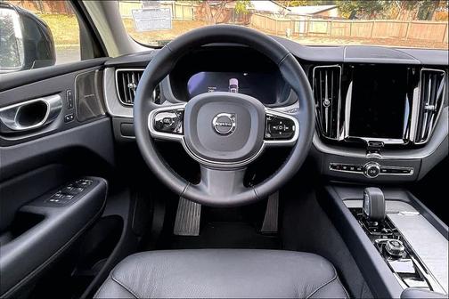 2025 Volvo XC60 B5 Plus