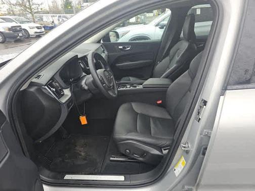 2025 Volvo XC60 B5 Core