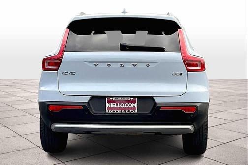 2025 Volvo XC40 B5 Plus Bright Theme