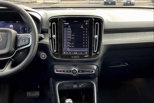 2025 Volvo XC40 B5 Plus Bright Theme