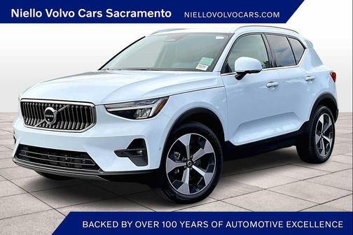 2025 Volvo XC40 B5 Plus Bright Theme