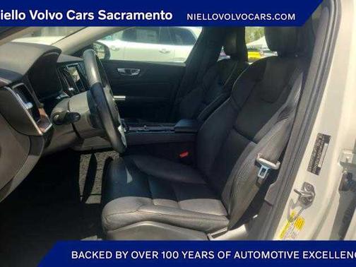 2022 Volvo S60 T5 Momentum