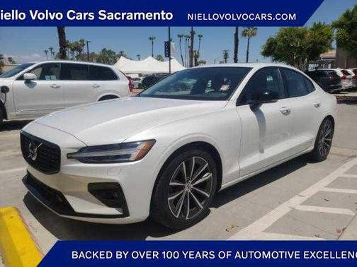 2022 Volvo S60 T5 Momentum