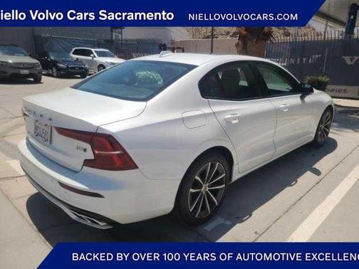 2022 Volvo S60 T5 Momentum