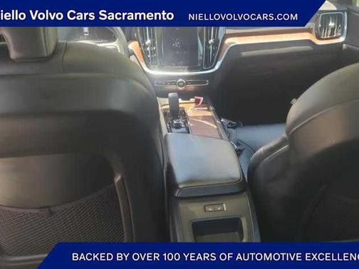 2022 Volvo S60 T5 Momentum