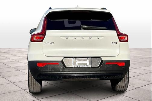 2025 Volvo XC40 B5 Plus Dark Theme