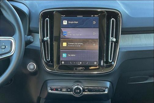 2025 Volvo XC40 B5 Plus Dark Theme