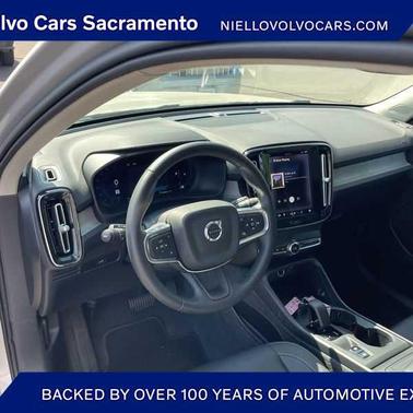 2024 Volvo XC40 B5 Core Dark Theme