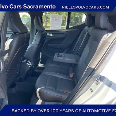 2024 Volvo XC40 B5 Core Dark Theme