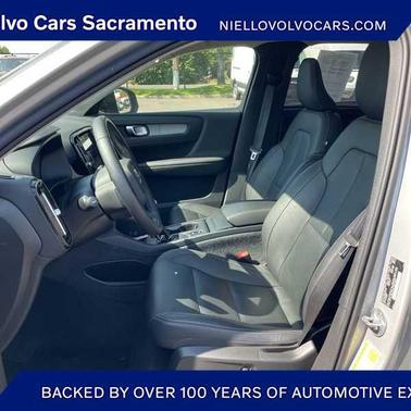 2024 Volvo XC40 B5 Core Dark Theme
