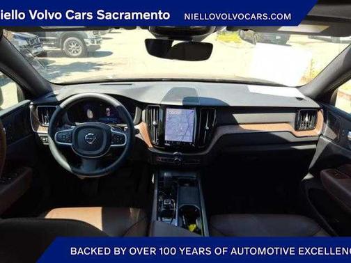 2022 Volvo XC60 Recharge Plug-In Hybrid T8 Inscription Expression
