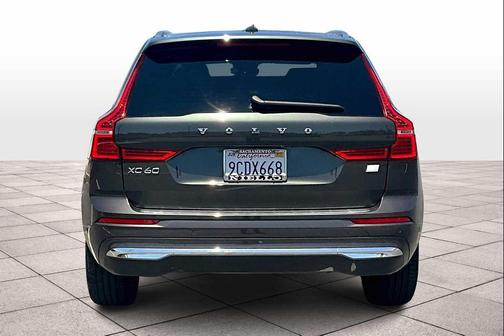 2022 Volvo XC60 Recharge Plug-In Hybrid T8 Inscription Expression