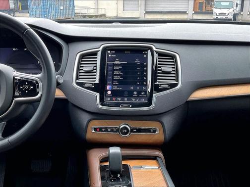 2024 Volvo XC90 Recharge Plug-In Hybrid T8 Plus Bright Theme 7-Seater