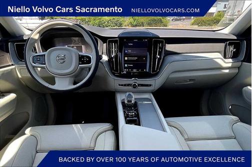 2025 Volvo XC60 Plug-In Hybrid T8 Ultra
