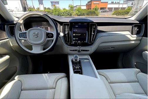 2025 Volvo XC60 Plug-In Hybrid T8 Ultra