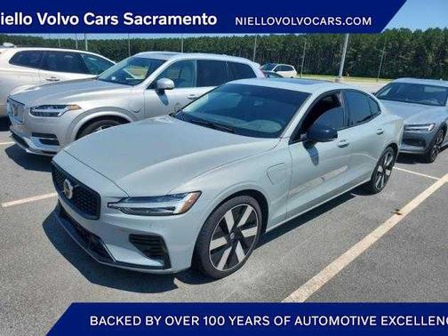 2024 Volvo S60 Recharge Plug-In Hybrid T8 Plus Dark Theme