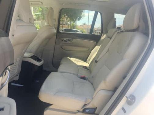 2024 Volvo XC90 B6 Plus Bright Theme 7-Seater