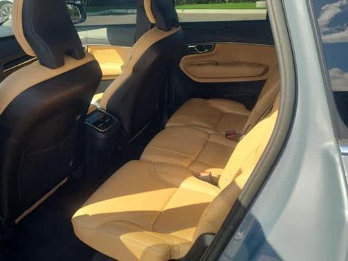 2022 Volvo XC90 T6 Inscription