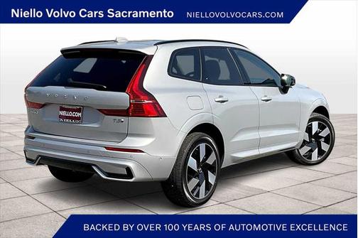 2025 Volvo XC60 Plug-In Hybrid T8 Plus