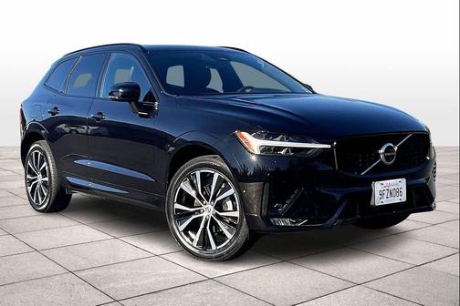2023 Volvo XC60 B5 Plus Dark Theme