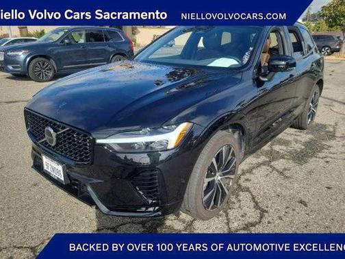 2023 Volvo XC60 B5 Plus Dark Theme