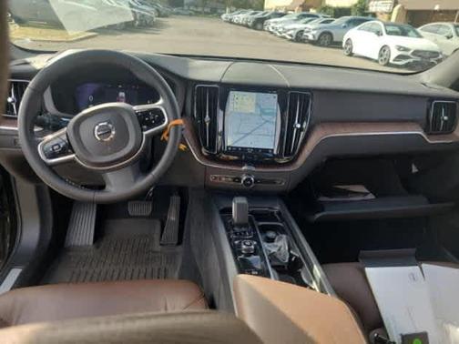 2023 Volvo XC60 B5 Plus Dark Theme