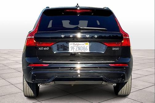 2023 Volvo XC60 B5 Plus Dark Theme