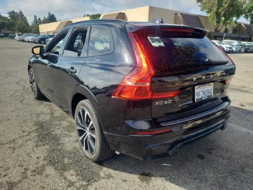 2023 Volvo XC60 B5 Plus Dark Theme