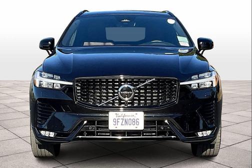 2023 Volvo XC60 B5 Plus Dark Theme