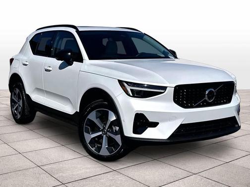 Crystal White 2026 Volvo XC40 Plus, B5 AWD Gas (mild hybrid), Dark