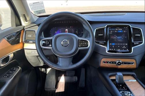 2023 Volvo XC90 Recharge Plug-In Hybrid T8 Plus 6-Seater