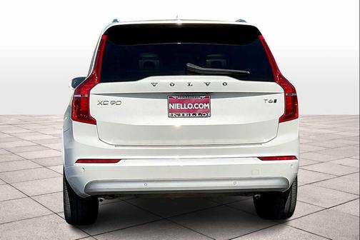 2022 Volvo XC90 T6 Momentum