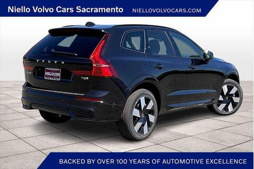 2025 Volvo XC60 Plug-In Hybrid T8 Plus