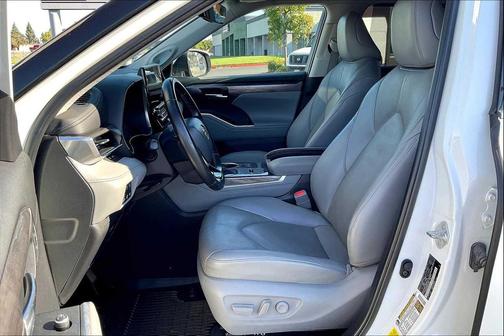 2022 Toyota Highlander Hybrid Limited