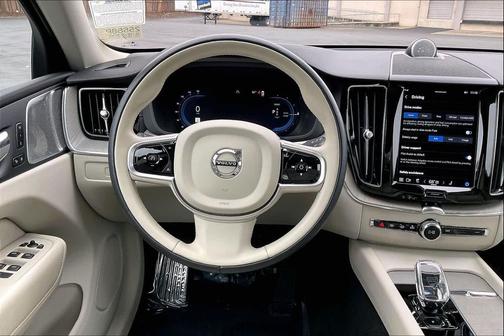 2023 Volvo XC60 Recharge Plug-In Hybrid T8 Ultimate Dark Theme