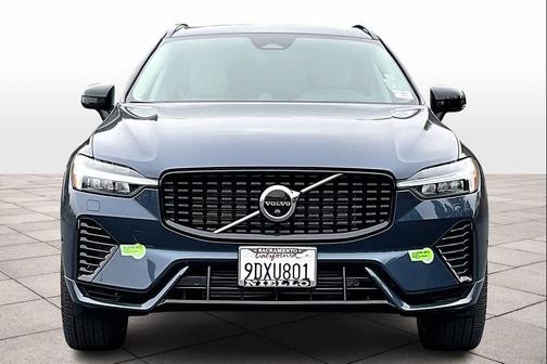 2023 Volvo XC60 Recharge Plug-In Hybrid T8 Ultimate Dark Theme