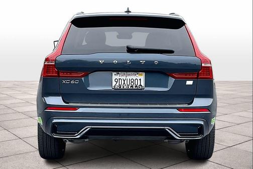 2023 Volvo XC60 Recharge Plug-In Hybrid T8 Ultimate Dark Theme