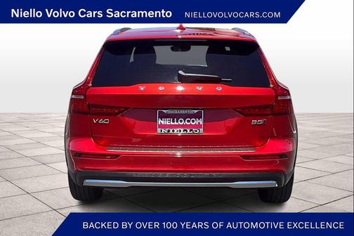 2024 Volvo V60 Cross Country B5 Plus