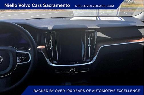 2024 Volvo V60 Cross Country B5 Plus