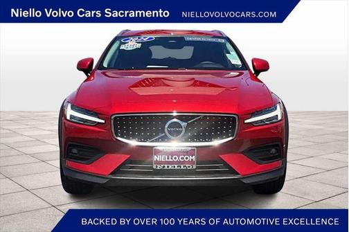 2024 Volvo V60 Cross Country B5 Plus