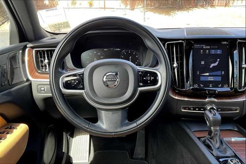 2020 Volvo XC60 T5 Inscription