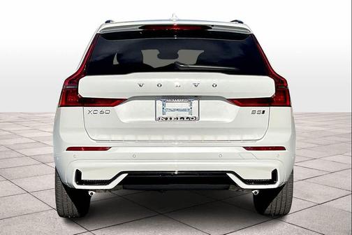 2026 Volvo XC60 B5 Plus