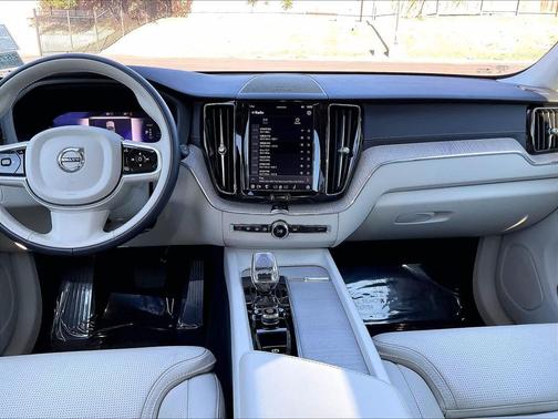 2023 Volvo XC60 Recharge Plug-In Hybrid T8 Ultimate Bright Theme