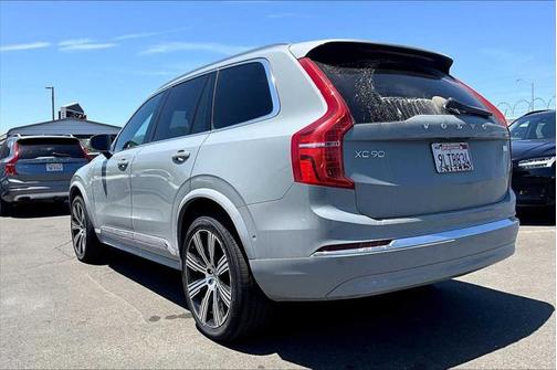 2024 Volvo XC90 Recharge Plug-In Hybrid T8 Ultimate Bright Theme 7-Seater