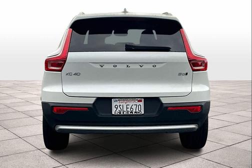 2025 Volvo XC40 B5 Core Bright Theme