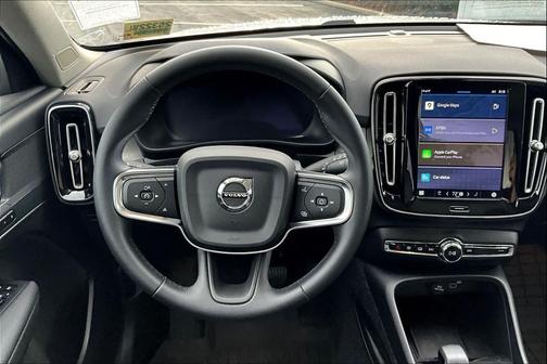 2025 Volvo XC40 B5 Core Bright Theme