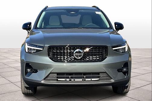 2026 Volvo XC40 Plus, B5 AWD Gas (mild hybrid), Dark