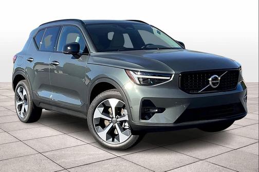 2026 Volvo XC40 Plus, B5 AWD Gas (mild hybrid), Dark