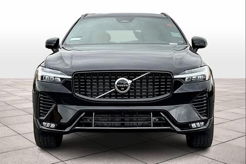 2023 Volvo XC60 B5 Ultimate Dark Theme